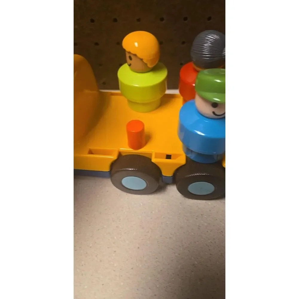 Vintage Battat School Bus Pull Along Toy With 9 Spinning Figures
